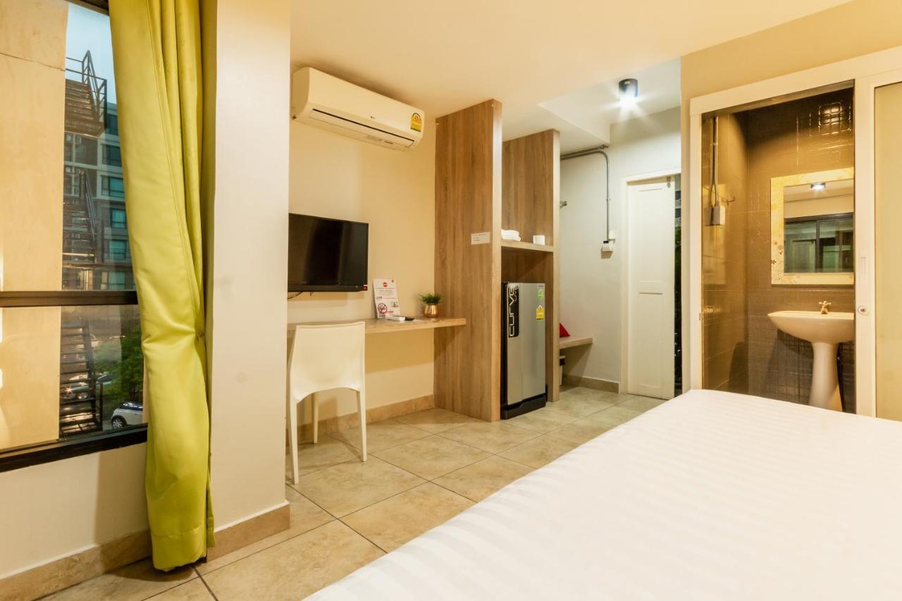Matini Ratchada 32 Hotel Bangkok Bagian luar foto