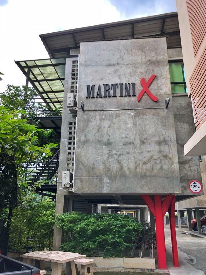 Matini Ratchada 32 Hotel Bangkok Bagian luar foto