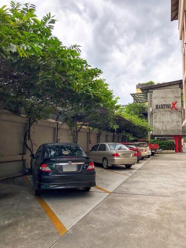 Matini Ratchada 32 Hotel Bangkok Bagian luar foto