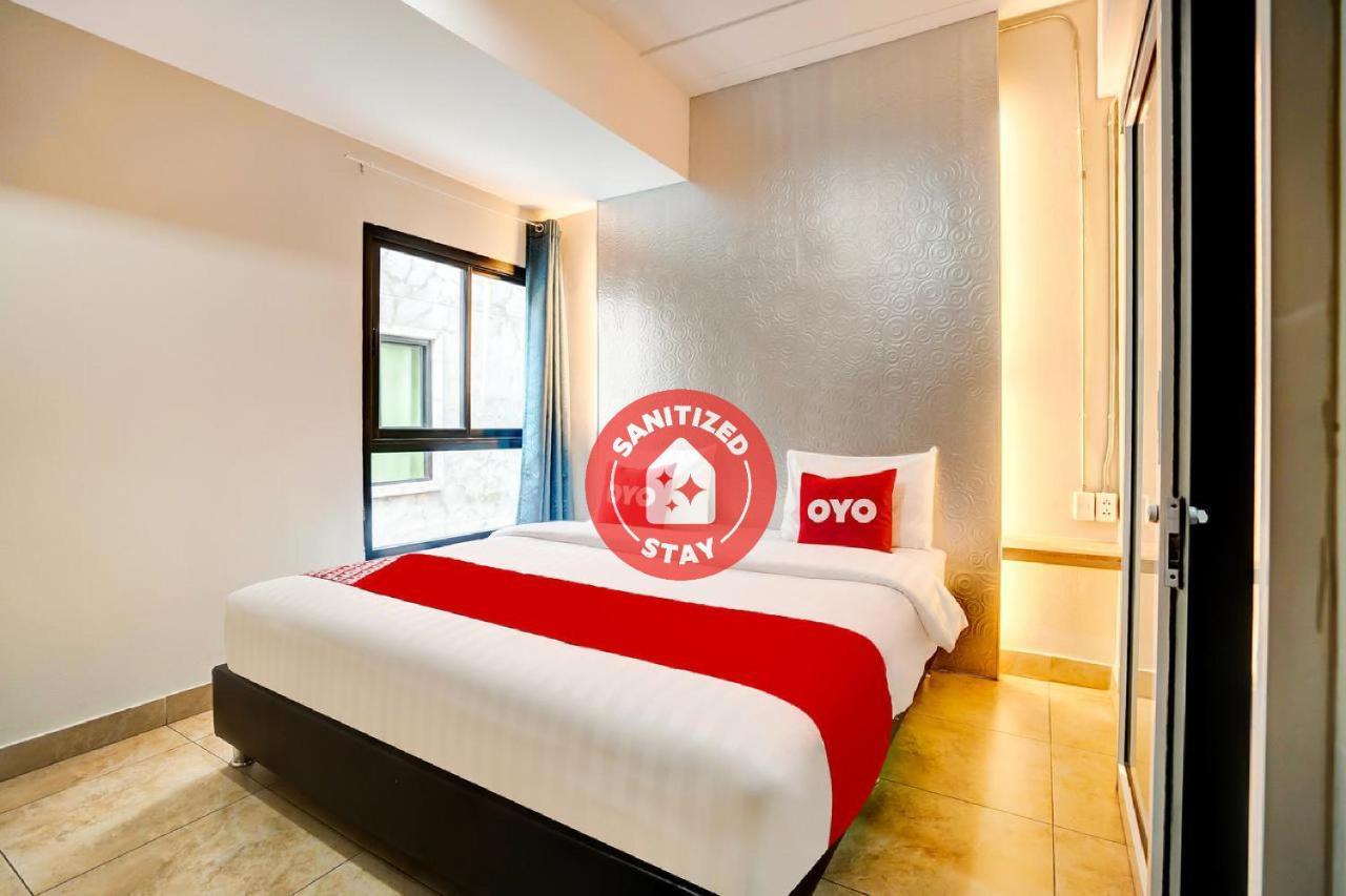 Matini Ratchada 32 Hotel Bangkok Bagian luar foto